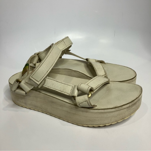Teva platform Sandals white leather uppers & footbed womens size 9 casual trendy - Picture 1 of 9